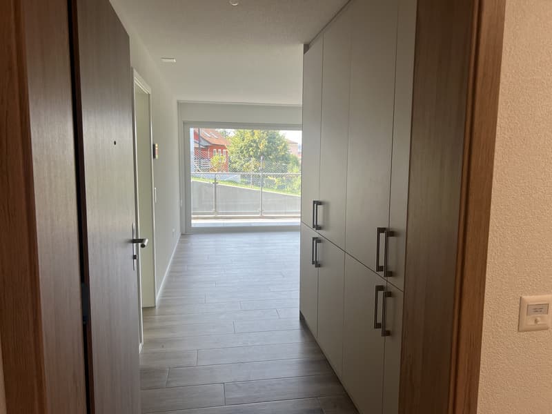 Bright & Modern 2.5-Room Apartment with Balcony in Romont (4)