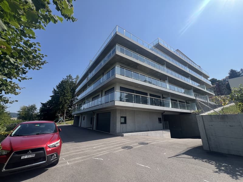 Bright & Modern 2.5-Room Apartment with Balcony in Romont (8)