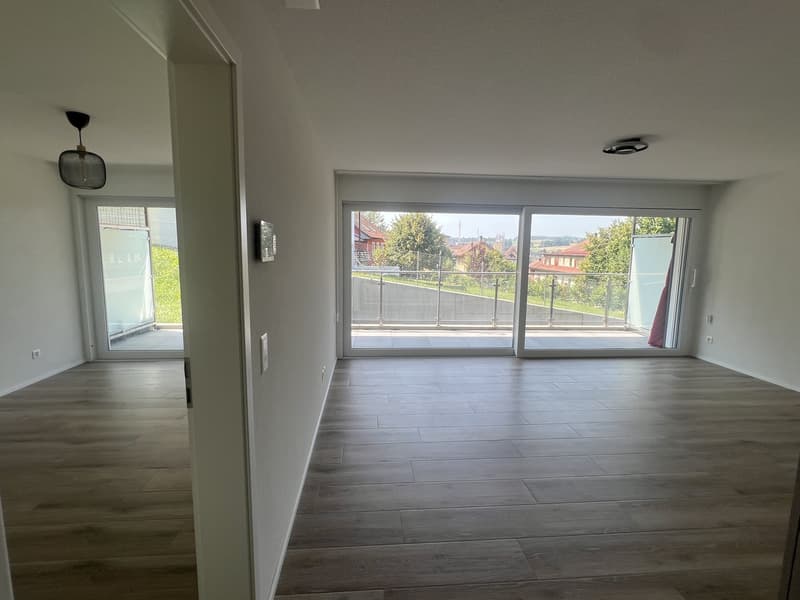 Bright & Modern 2.5-Room Apartment with Balcony in Romont (5)