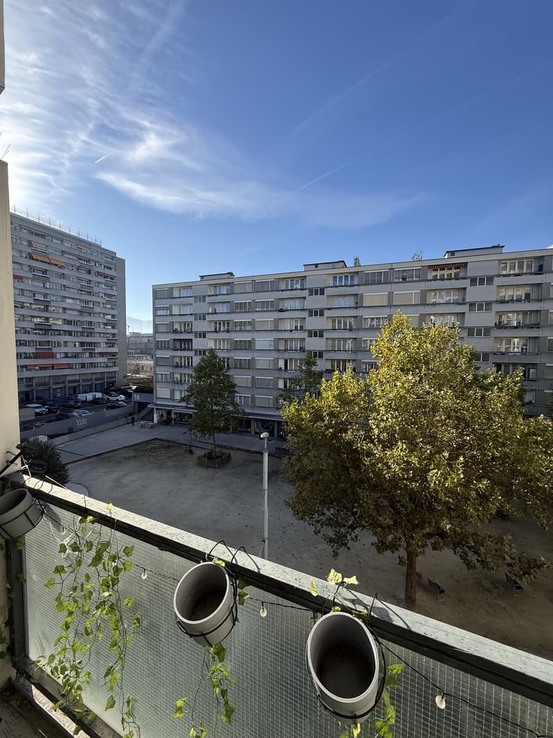 Studio avec grand balcon, Jonction, proche Uni Mail / Studio with large balcony near Uni Mail (7)