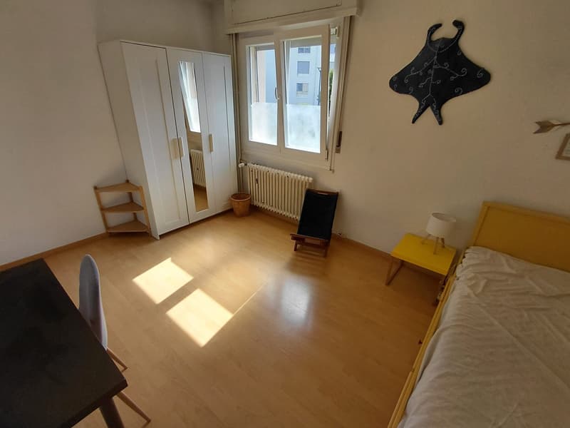 Chambre meublée (2)
