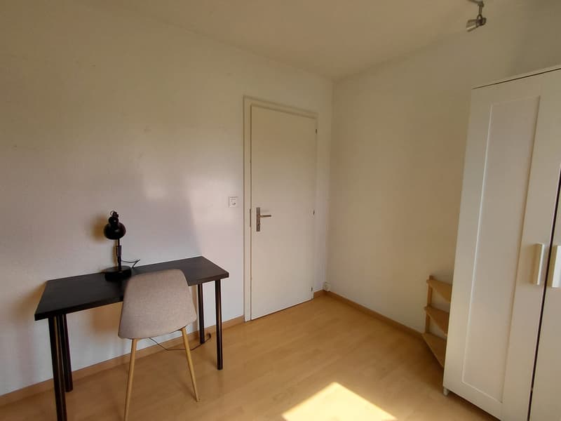 Chambre meublée (4)