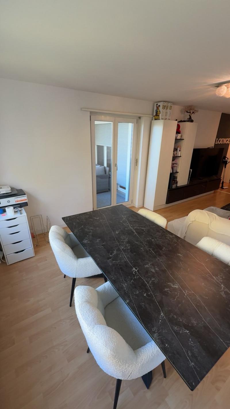 Helle und moderne 2.5-Zimmer-Wohnung mit Wintergarten an ruhiger Lage (10)