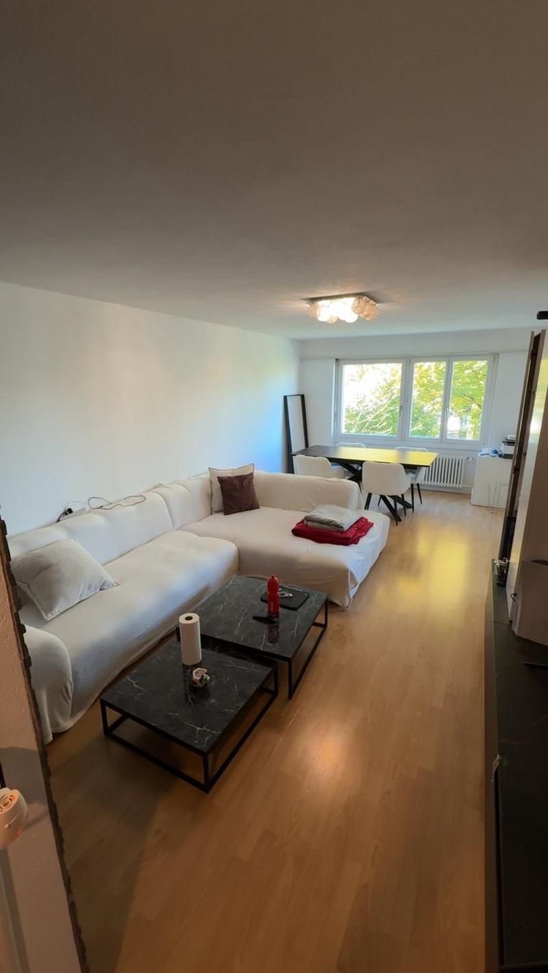 Helle und moderne 2.5-Zimmer-Wohnung mit Wintergarten an ruhiger Lage (2)