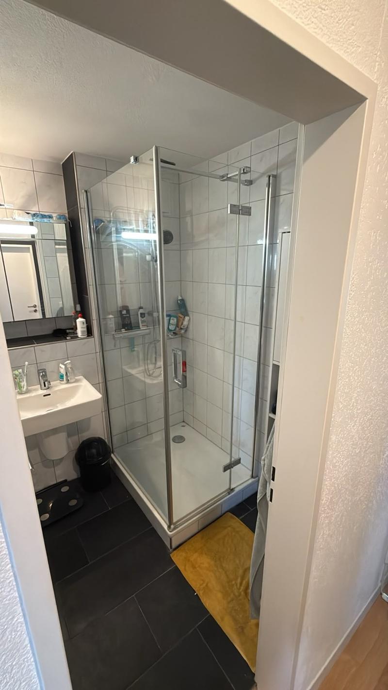 Helle und moderne 2.5-Zimmer-Wohnung mit Wintergarten an ruhiger Lage (5)