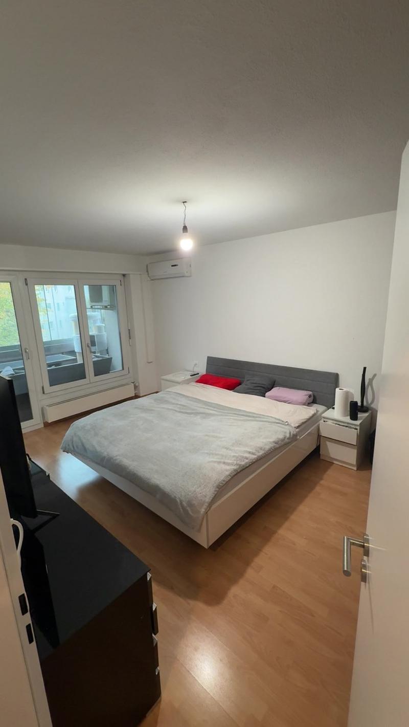Helle und moderne 2.5-Zimmer-Wohnung mit Wintergarten an ruhiger Lage (3)