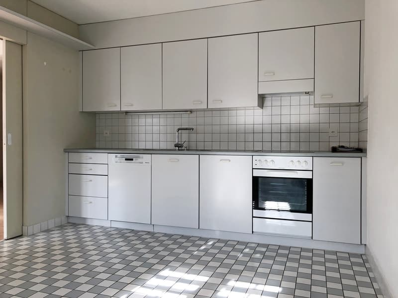 4.5 Zi-Wohnung im 1. OG direkt am Bahnhof (1)