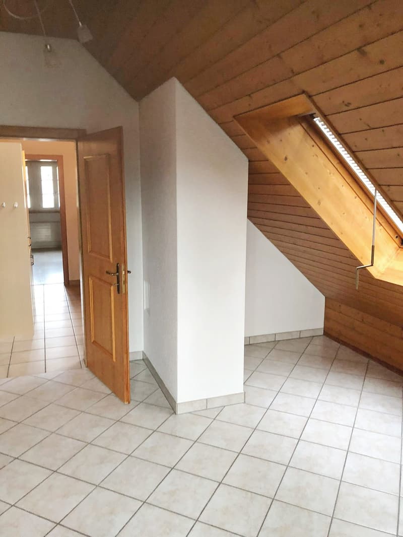Gemütliche 2.5-Zi-Dachwohnung im Zentrum von Triengen (2)