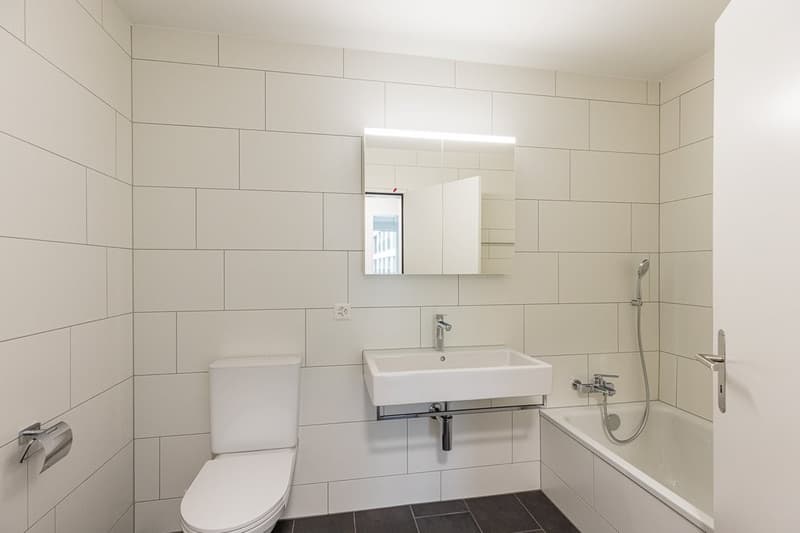 123-11-0503-Bad_mit_Wanne.jpg