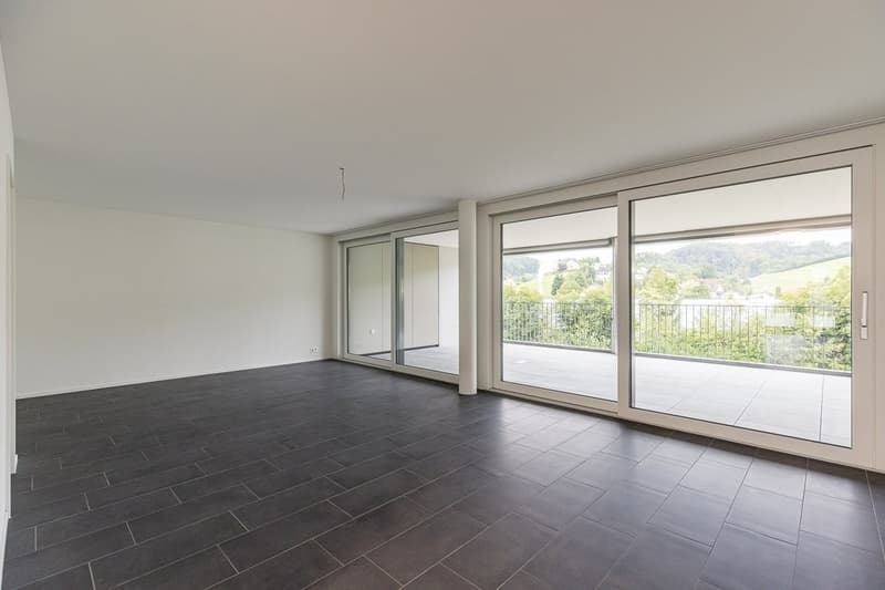 123-11-0503-Wohnbereich_mit_Balkon.jpg