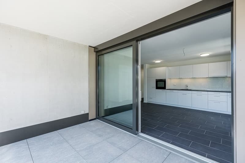 Balkon_mit_Blick_nach_Innen.jpg
