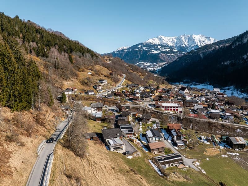 Terrain à bâtir avec propriété immobilière ancienne (5)