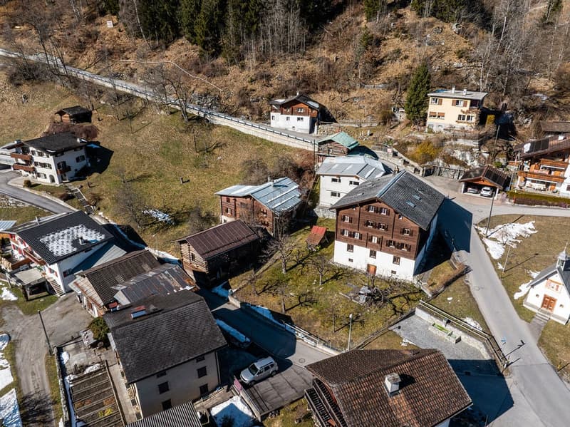 Building land with old building property (2)