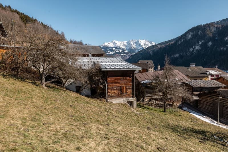 Building land with old building property (3)