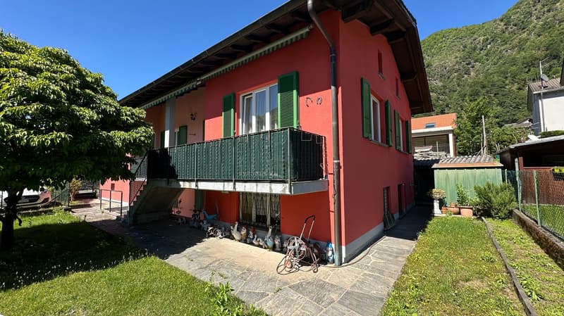 Casa bifamiliare con giardino (4)