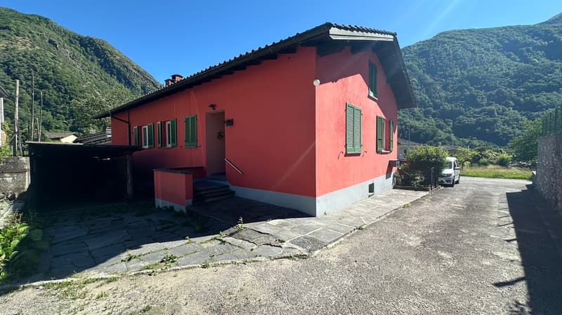 Casa bifamiliare con giardino (3)
