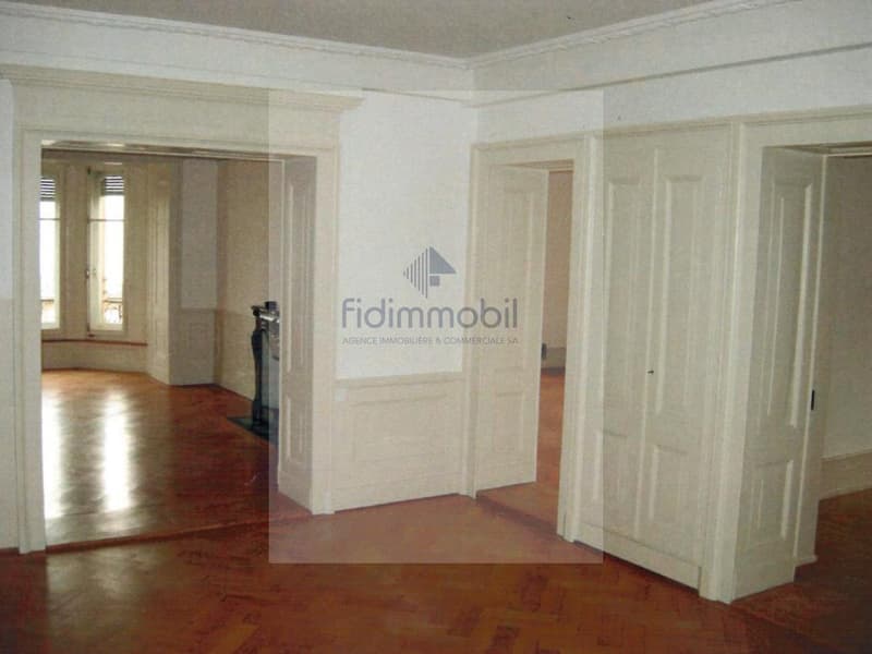 In una villa del principio del XX secolo, bel appartamento con fascino. (7)