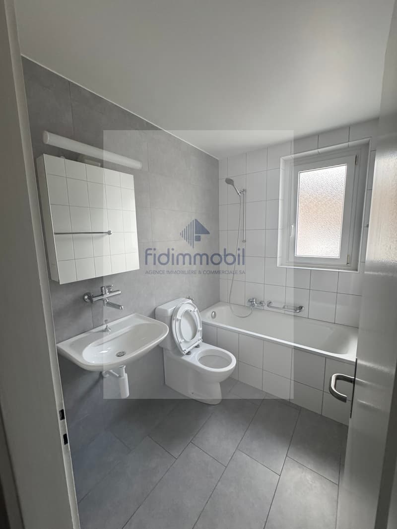 Three-room apartment on the first floor (2)