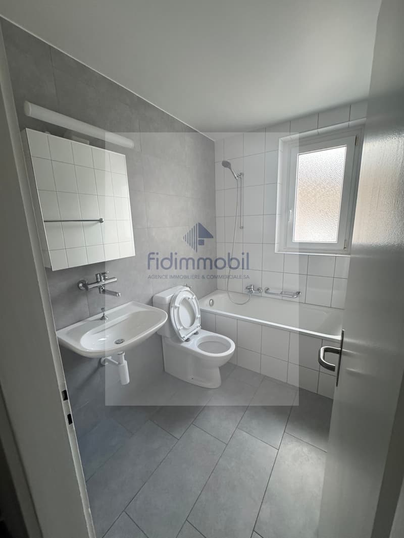 Three-room apartment on the first floor (3)