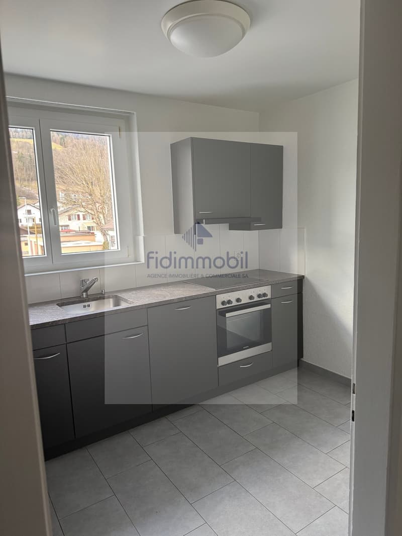 Three-room apartment on the first floor (8)