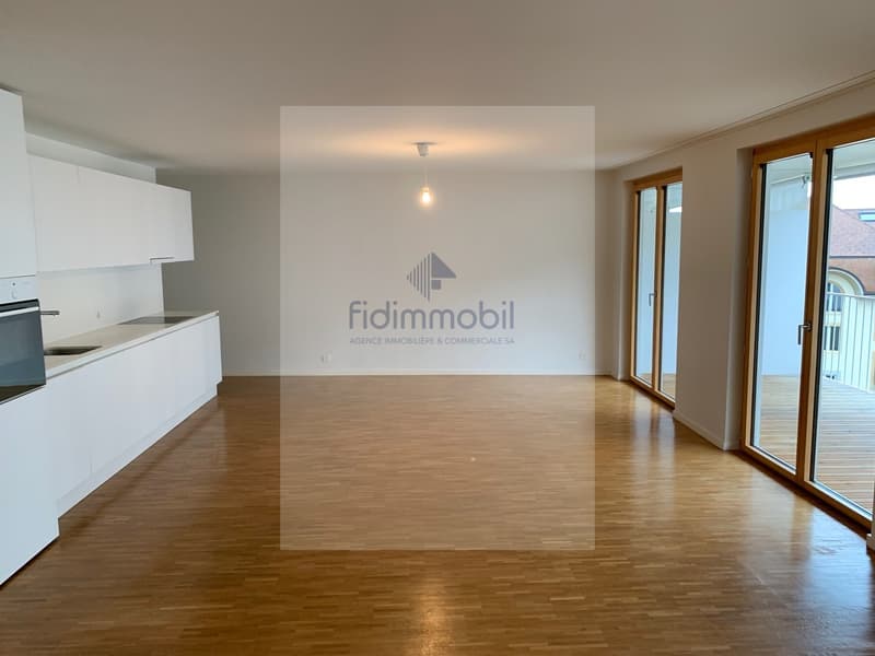 PRÄCHTIGES APPARTEMENT NAHE BEI ALLEN VERKAUFSTELLEN (2)