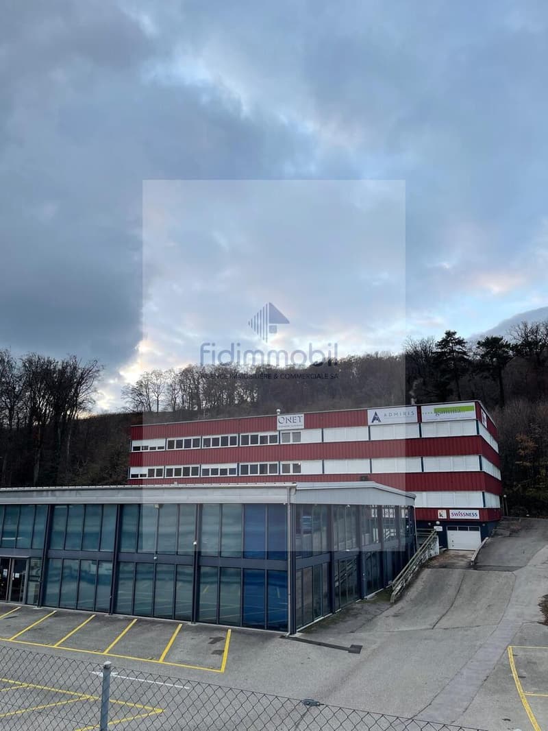Local commercial / artisanal de 172 m² à louer à Bevaix (1)