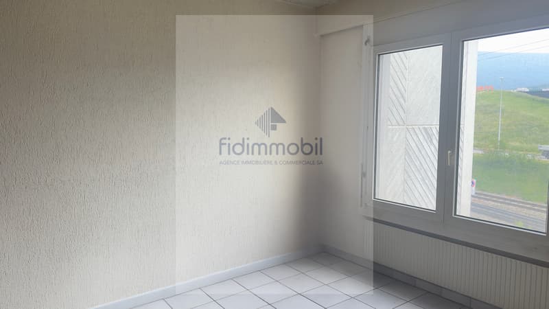 Geräumiger und ideal gelegener Gewerberaum (7)