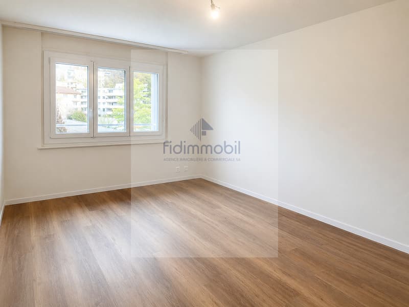 Ampio appartamento di 4 locali con balcone e posto auto (5)