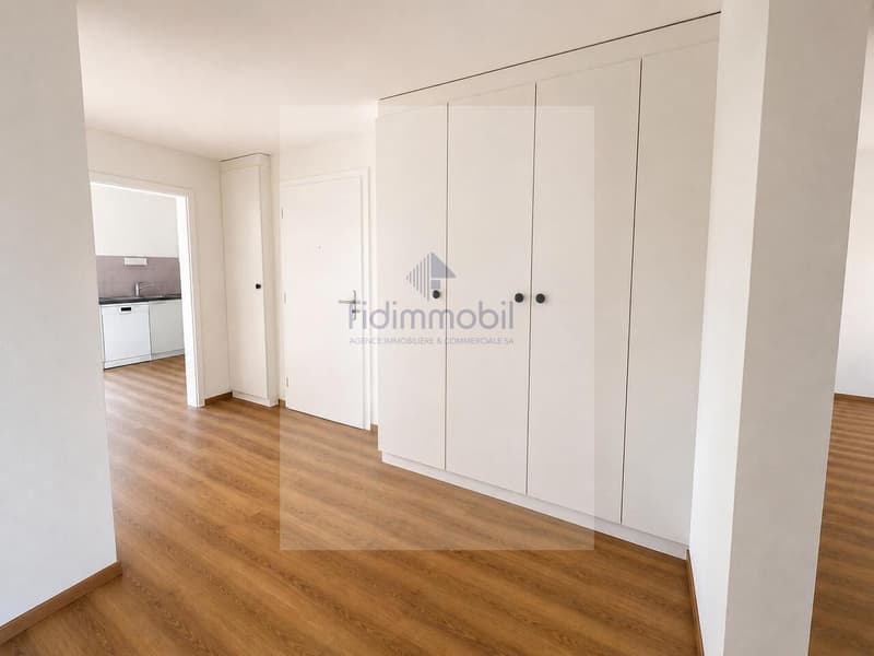 Ampio appartamento di 4 locali con balcone e posto auto (2)