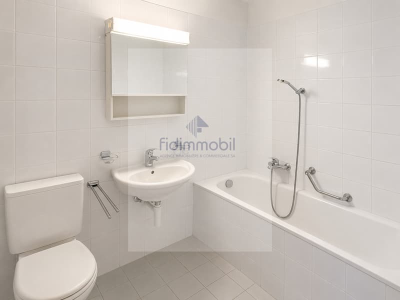 Ampio appartamento di 4 locali con balcone e posto auto (4)