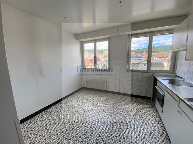 Appartamento di 144m2 in affitto per abitazione o uffici (2)