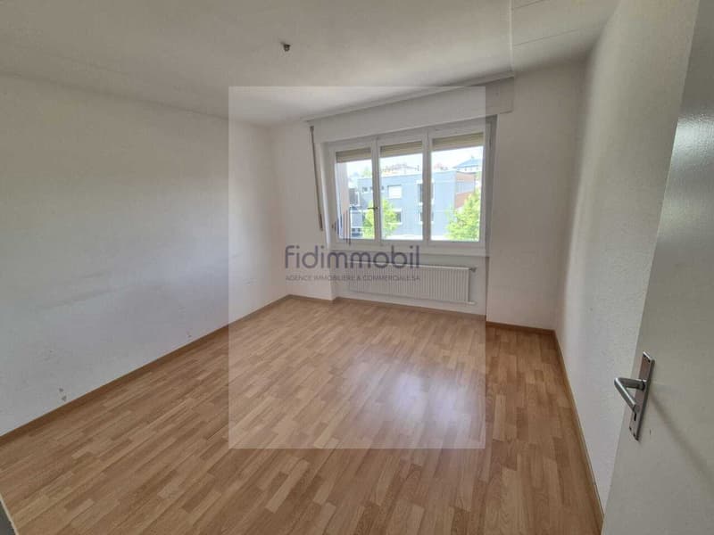 Prächtige 3-Zimmer-Wohnung zur Miete in La Chaux-de-Fonds (2)