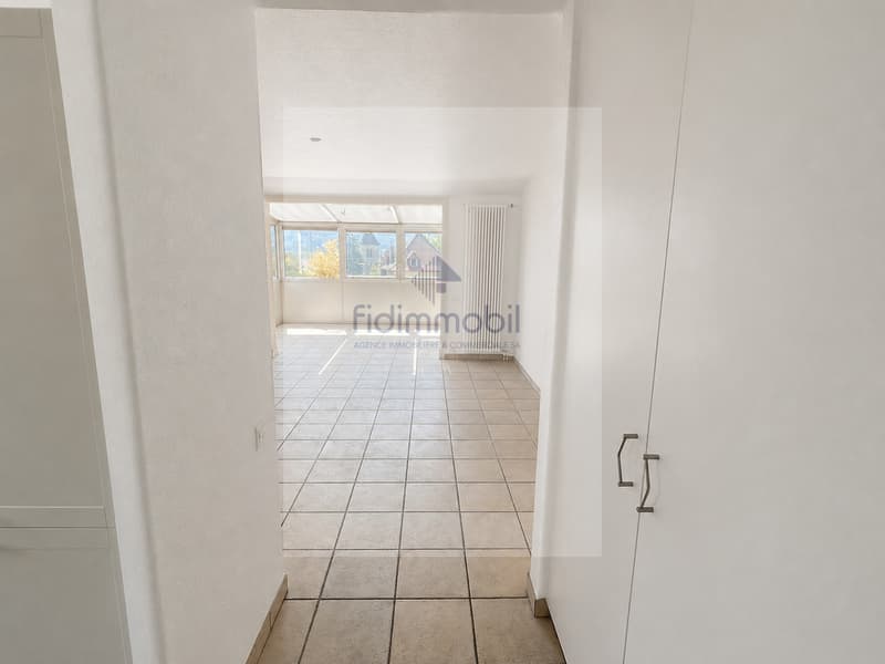 Appartement de 3 pièces avec cheminée, jardin d'hiver et terrasse (3)