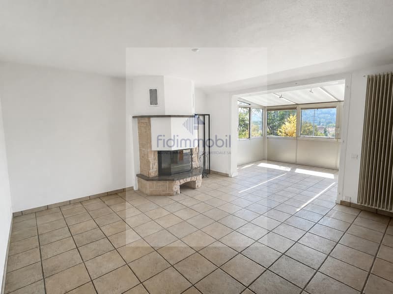 Appartement de 3 pièces avec cheminée, jardin d'hiver et terrasse (2)