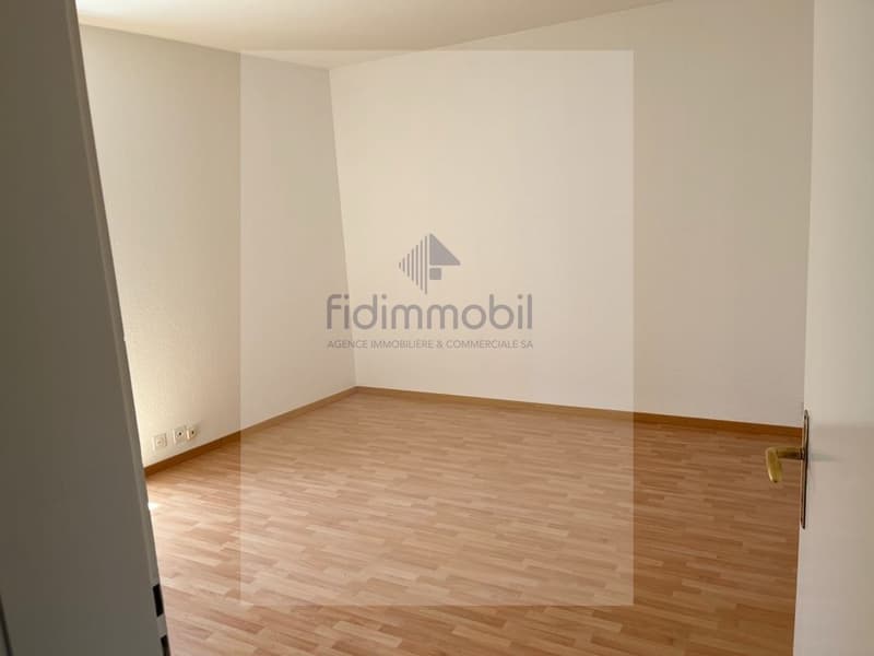 Appartement de 5 pièces en plein coeur de St-Blaise (6)