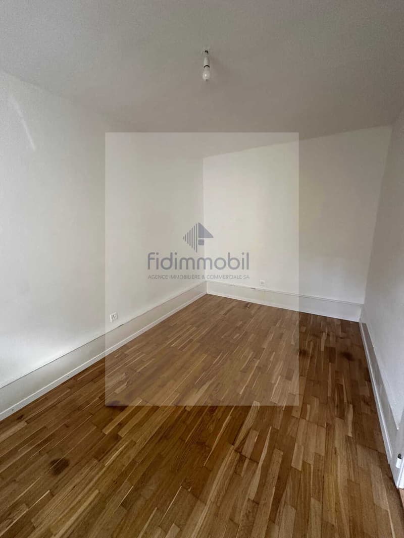 Appartement au rez, cuisine agencée, séjour, 2 chambres, salle-de-bain (6)