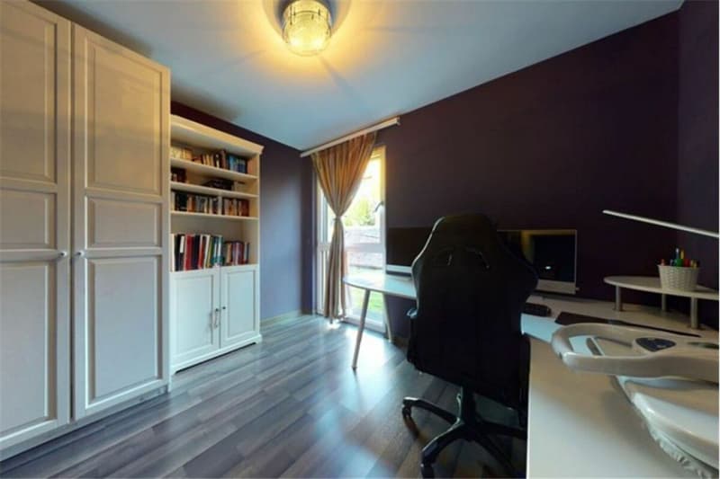Appartamento di giardino 4,5 locali elegante con posti auto e deposito esterno (12)