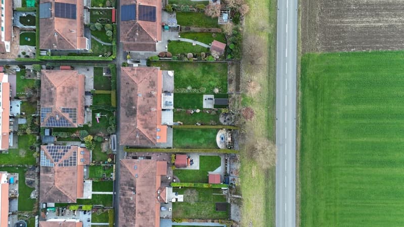 Casa unifamiliare moderna con due posti auto (16)