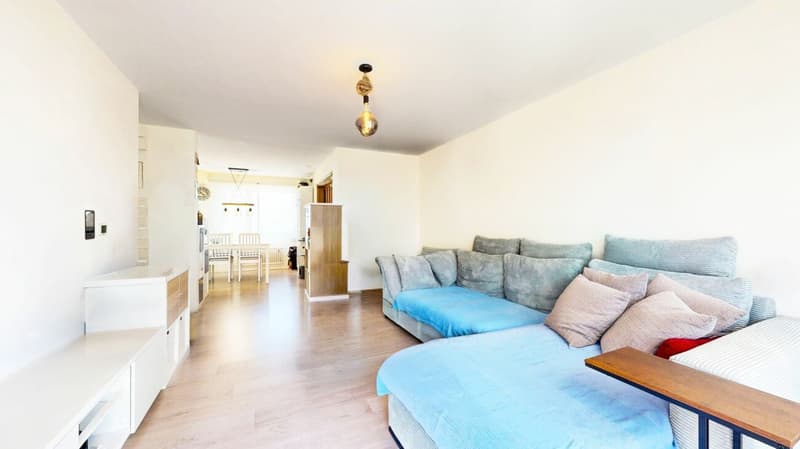 Appartamento curato con balcone, cantina, soffitta e posto auto (6)