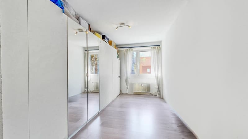 Appartamento curato con balcone, cantina, soffitta e posto auto (13)