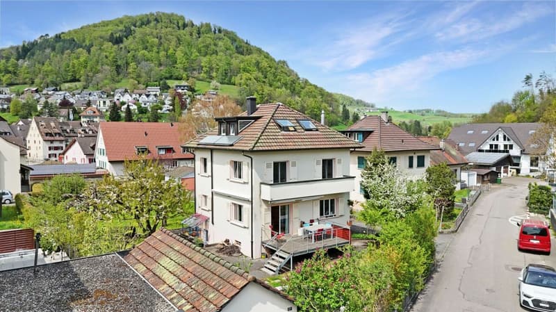 erschwingliches Einfamilienhaus mit grosszügigem Raumangebot und Garage (1)