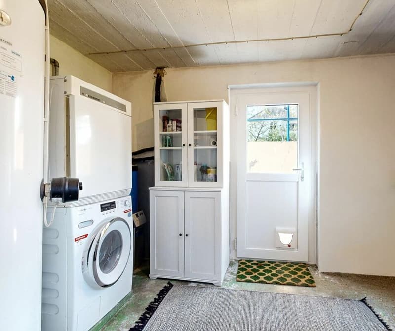 erschwingliches Einfamilienhaus mit grosszügigem Raumangebot und Garage (11)