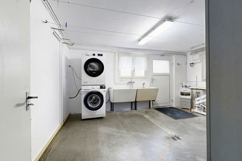 well-maintained single-family house in a family-friendly location (13)