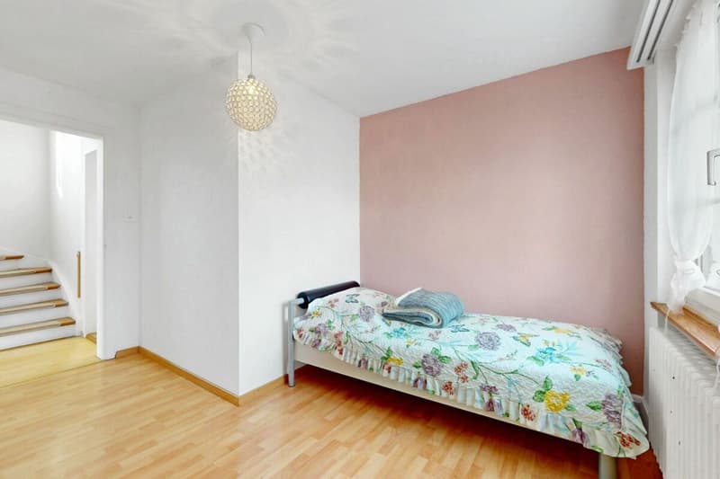 well-maintained single-family house in a family-friendly location (7)