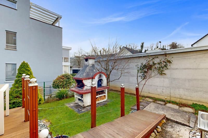 well-maintained single-family house in a family-friendly location (17)
