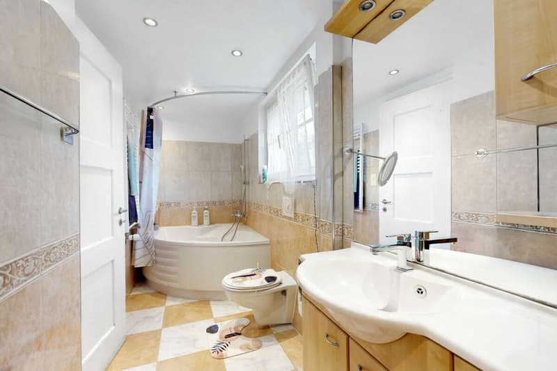 well-maintained single-family house in a family-friendly location (8)