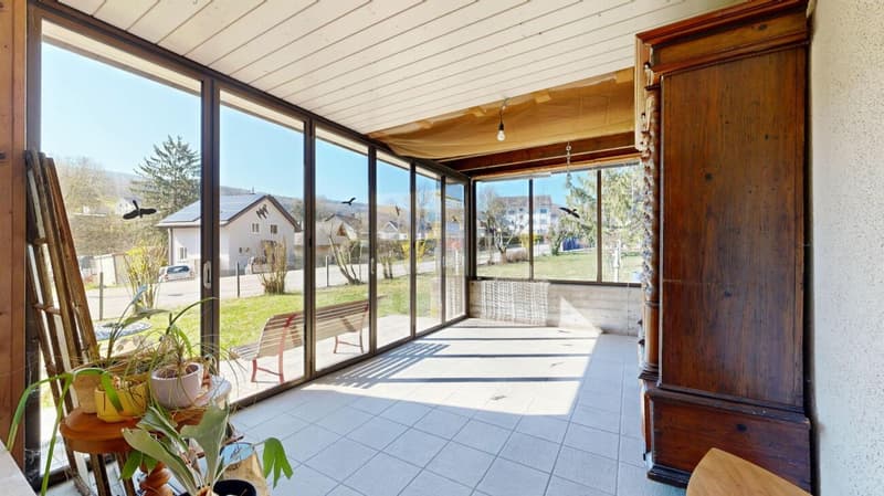 lots of space - inside and outside (3)