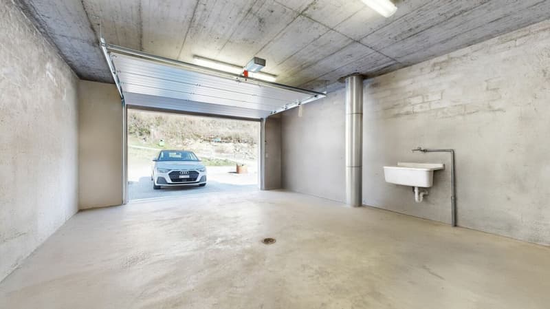 lots of space - inside and outside (17)