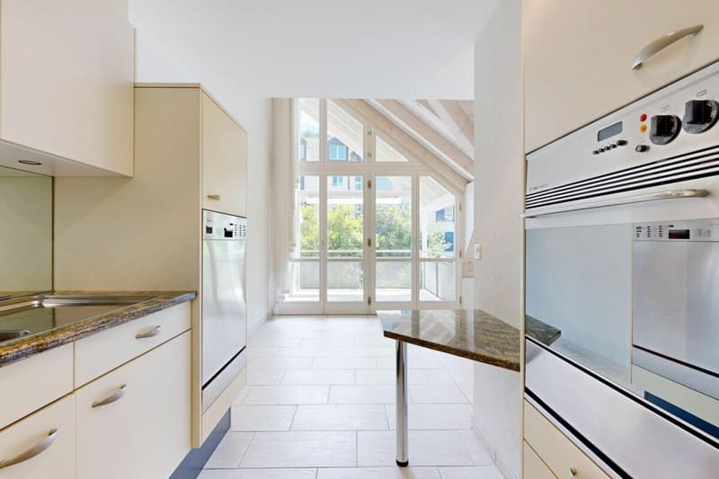 Well-maintained single/senior apartment in an ideal location (2)