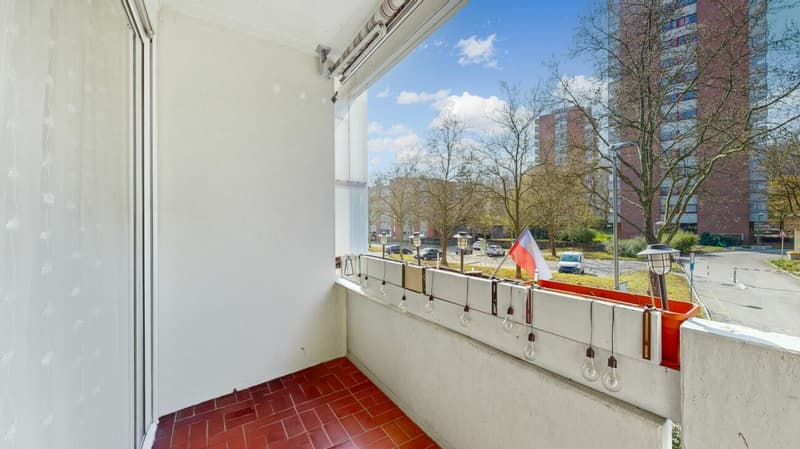 Well-maintained apartment with balcony, cellar, attic, washing machine, and parking space (7)